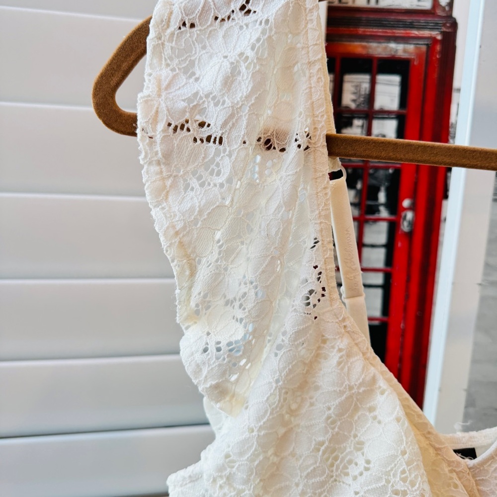 Sam Edelman. Size M.White Lace Bodysuit - Picture 5 of 8